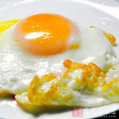 咸味的荷包蛋中可以加入西红柿 咸味的荷包蛋中可以加入西红柿