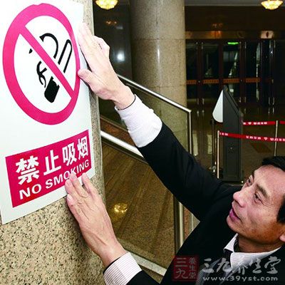 广州35名控烟监督员上岗 对餐饮场所检查