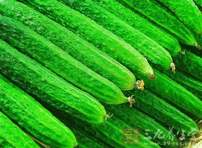 黄瓜富含蛋白质、糖类、维生素B2、维生素C、维生素E