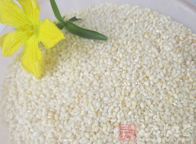 母鸡1只,粳米100克 母鸡1只,粳米100克