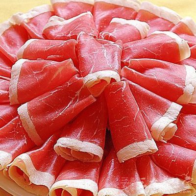 这个季节宜吃温补食品有羊肉、牛肉、鸡肉等