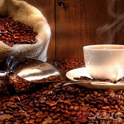 咖啡中含有丰富的绿原酸和丹宁酸等多酚类物质 咖啡中含有丰富的绿原酸和丹宁酸等多酚类物质