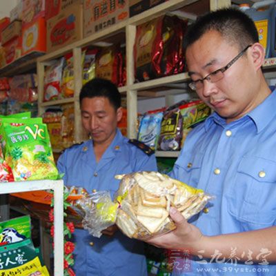 西藏亚东开展流通环节散装食品标签整治