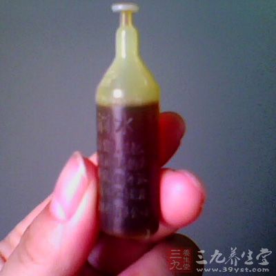 取棉签蘸十滴水涂搽皮损处，每日3～4次