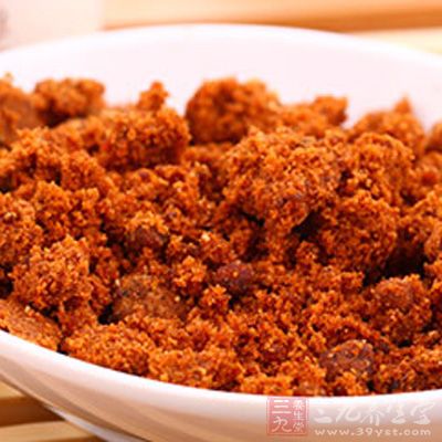 红糖含有丰富的矿物质、维他命、氨基酸