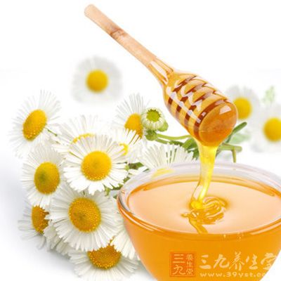 蜂蜜中所含有的葡萄糖能促使大脑停止产生进食素,从而让老年人更快的入睡 蜂蜜中所含有的葡萄糖能促使大脑停止产生进食素,从而让老年人更快的入睡