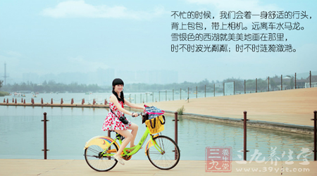 雪银色的西湖就美美地画在那里。时不时波光粼粼;时不时涟漪潋滟 3