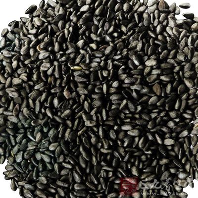 无论是黑芝麻还是白芝麻,其中都含有丰富的脂肪油、维生素、钙质和蛋白质等等营养物质 无论是黑芝麻还是白芝麻,其中都含有丰富的脂肪油、维生素、钙质和蛋白质等等营养物质