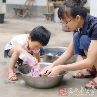 实际上,洗衣服这件事本身就已经具备消毒的功能 实际上,洗衣服这件事本身就已经具备消毒的功能