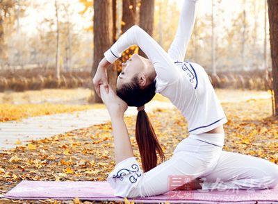 瘦腰瑜伽 8式腰部瑜伽动作保护腰部