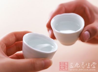 如何既能喝酒联络感情又能不伤身呢 如何既能喝酒联络感情又能不伤身呢