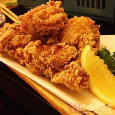 吃油炸食品，好搭配富含维生素和抗氧化剂的蔬果