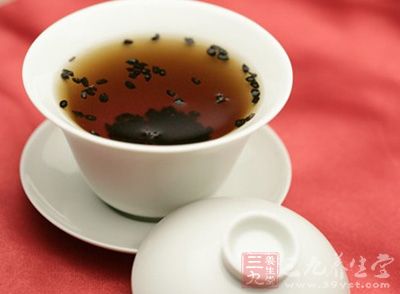 肠蠕动功能迟缓的人，(尤其是肥胖节食者在节食减肥期间)宿便容易积在体内，造成便秘。推荐饮用决明子茶