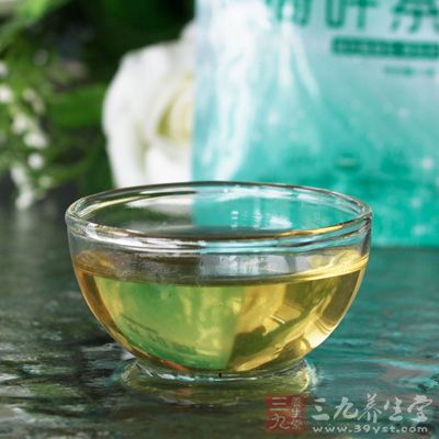 古代减肥秘药。一种用荷花的花、叶及果实制成的饮料，不仅能令人神清气爽，还有改善面色、减肥的作用