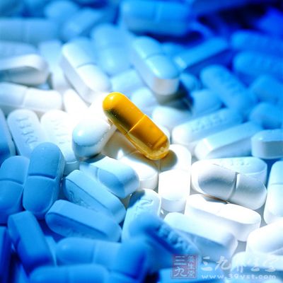 免疫抑制剂：这类药物副作用多且也较为严重