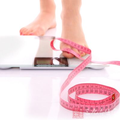 古诗云:“立夏秤人轻重数,秤悬梁上笑喧闺 古诗云:“立夏秤人轻重数,秤悬梁上笑喧闺