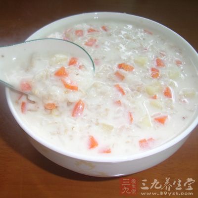 将胡萝卜用素油煸炒,加粳米100克和水煮粥 将胡萝卜用素油煸炒,加粳米100克和水煮粥