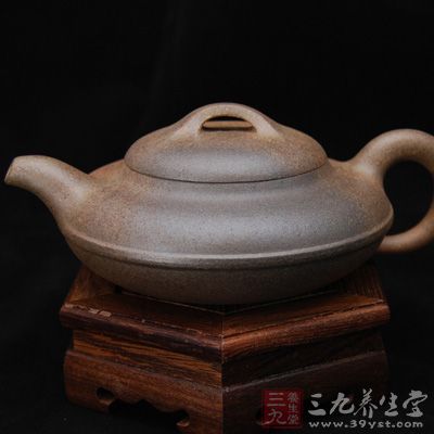 新买的壶在使用前,可以先放些茶叶用滚水泡一下 新买的壶在使用前,可以先放些茶叶用滚水泡一下