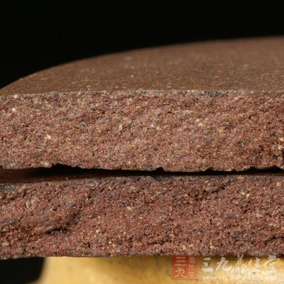 当买来一把新壶时,有些人选择用茶叶水煮的方法来保养 当买来一把新壶时,有些人选择用茶叶水煮的方法来保养