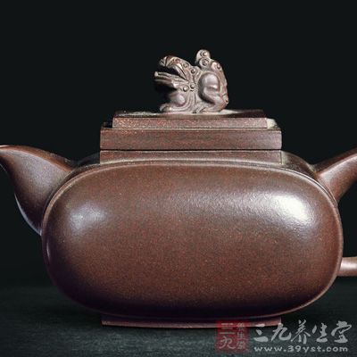 新壶使用时应首先用茶汤烫煮一番 新壶使用时应首先用茶汤烫煮一番