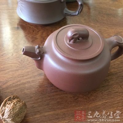 紫砂壶长期不用,还需要在壶里放一把干燥的茶叶 紫砂壶长期不用,还需要在壶里放一把干燥的茶叶