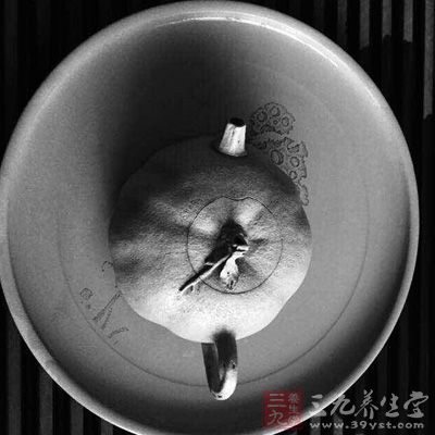 相对于开壶,紫砂壶养壶的过程更加漫长 相对于开壶,紫砂壶养壶的过程更加漫长