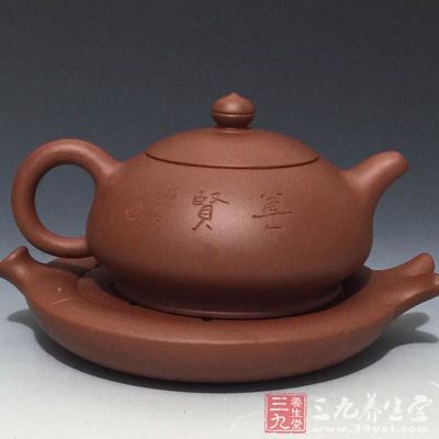 紫砂壶内勿常常浸着水,应到要泡茶时才冲水 紫砂壶内勿常常浸着水,应到要泡茶时才冲水