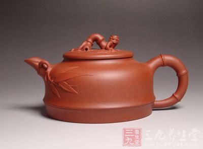 用完后的紫砂壶必需保持壶内干爽,勿积压湿气 用完后的紫砂壶必需保持壶内干爽,勿积压湿气