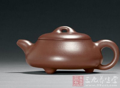 紫砂材料透气性优良,具有泡茶不易走味,茶叶不易变质的优点 紫砂材料透气性优良,具有泡茶不易走味,茶叶不易变质的优点