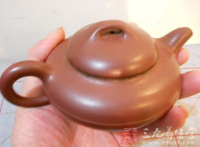 紫砂茶壶的起源可以上溯到春秋时代的越国大夫范蠡 紫砂茶壶的起源可以上溯到春秋时代的越国大夫范蠡