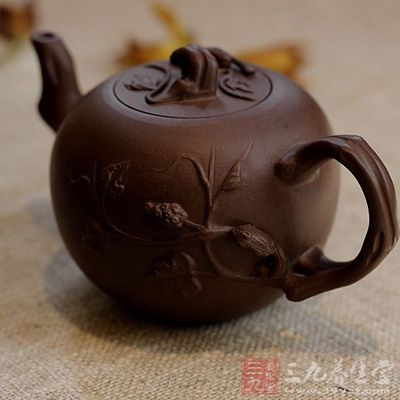 特点:黑星土烧成后黄褐略泛黑光,为黄龙山珍贵的原矿之一 特点:黑星土烧成后黄褐略泛黑光,为黄龙山珍贵的原矿之一