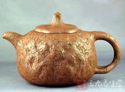 供春壶初称作“树瘿壶”