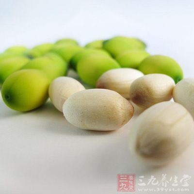 莲子干(白莲佳)200g，冰糖75g，水1000ml