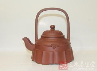 裙花提梁是王寅春晚年创作的作品 裙花提梁是王寅春晚年创作的作品