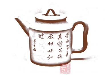 汲直壶壶身呈直筒式,折肩、短颈、流嘴挺拔 汲直壶壶身呈直筒式,折肩、短颈、流嘴挺拔