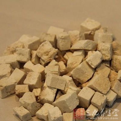 清宫八仙糕。选用茯苓20克,人参20克,莲子20克 茯苓