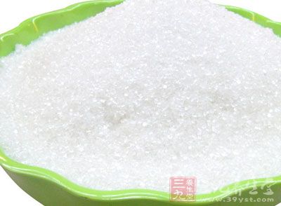 另外,炒菜时在放盐之前加入少许糖,还能提鲜 另外,炒菜时在放盐之前加入少许糖,还能提鲜