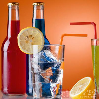 碳酸饮料除了不能提供早起人体所需要的水分 碳酸饮料除了不能提供早起人体所需要的水分