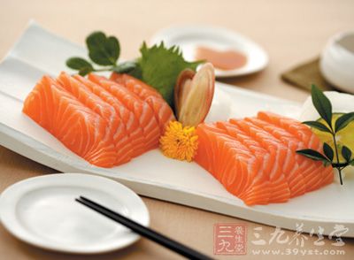 三文鱼中含有丰富的不饱和脂肪酸 1414124679370