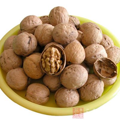 常吃核桃可以降低人体胆固醇,保护心血管 013005386465361367089715077