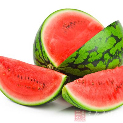 西瓜性寒,味甘,有清热解暑的功用 189076-12060914521469