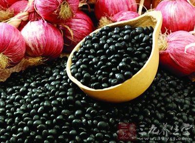 黑豆富有的异黄酮与女性雌激素具有相同的作用 4499633_204221342000_2