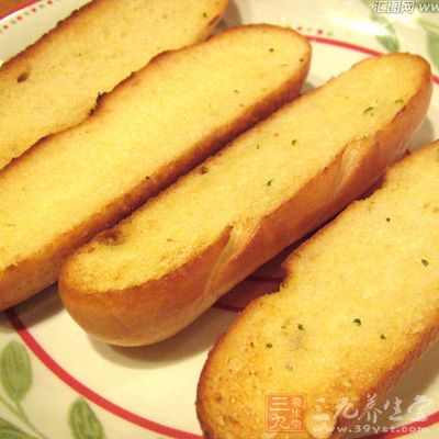 全麦烤面包和煮鸡蛋,低脂肪的传播 全麦烤面包和煮鸡蛋,低脂肪的传播