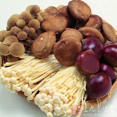 冬菇、香菇、金针菇、木耳等含有丰富的多糖类物质