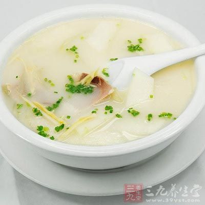 冬瓜汤取冬瓜300克(不连皮)，红枣五六颗，姜丝少许