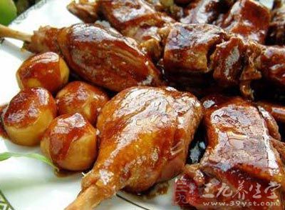 自己熬的高汤,其鲜味和营养是各种人工调味品所不能取代的 自己熬的高汤,其鲜味和营养是各种人工调味品所不能取代的