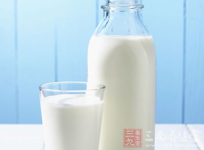 牛奶等奶制品含有乳糖，乳糖不耐受患者等人群无法顺利消化乳糖
