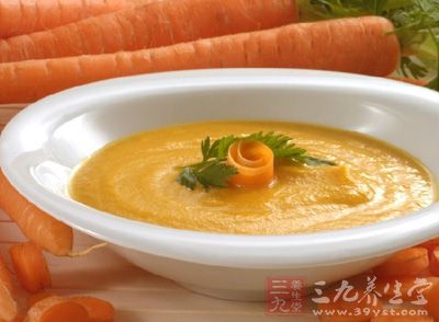 将胡萝卜500克洗涤干净,捣烂使成泥状 将胡萝卜500克洗涤干净,捣烂使成泥状