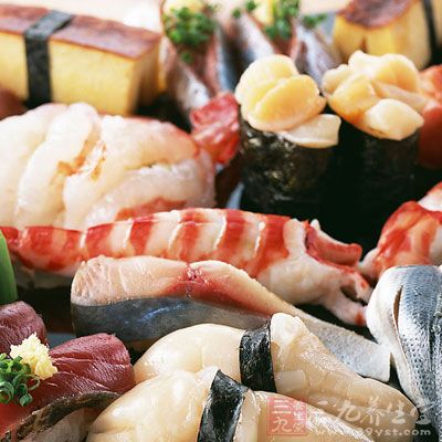 切勿暴饮暴食 八分饱是好状态 切勿暴饮暴食 八分饱是好状态