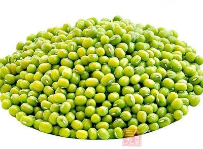 做法:将绿豆晒干之后研磨成为粉末 做法:将绿豆晒干之后研磨成为粉末